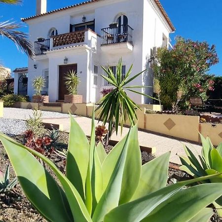 La Vista Vinuela Bed & Breakfast Exterior photo