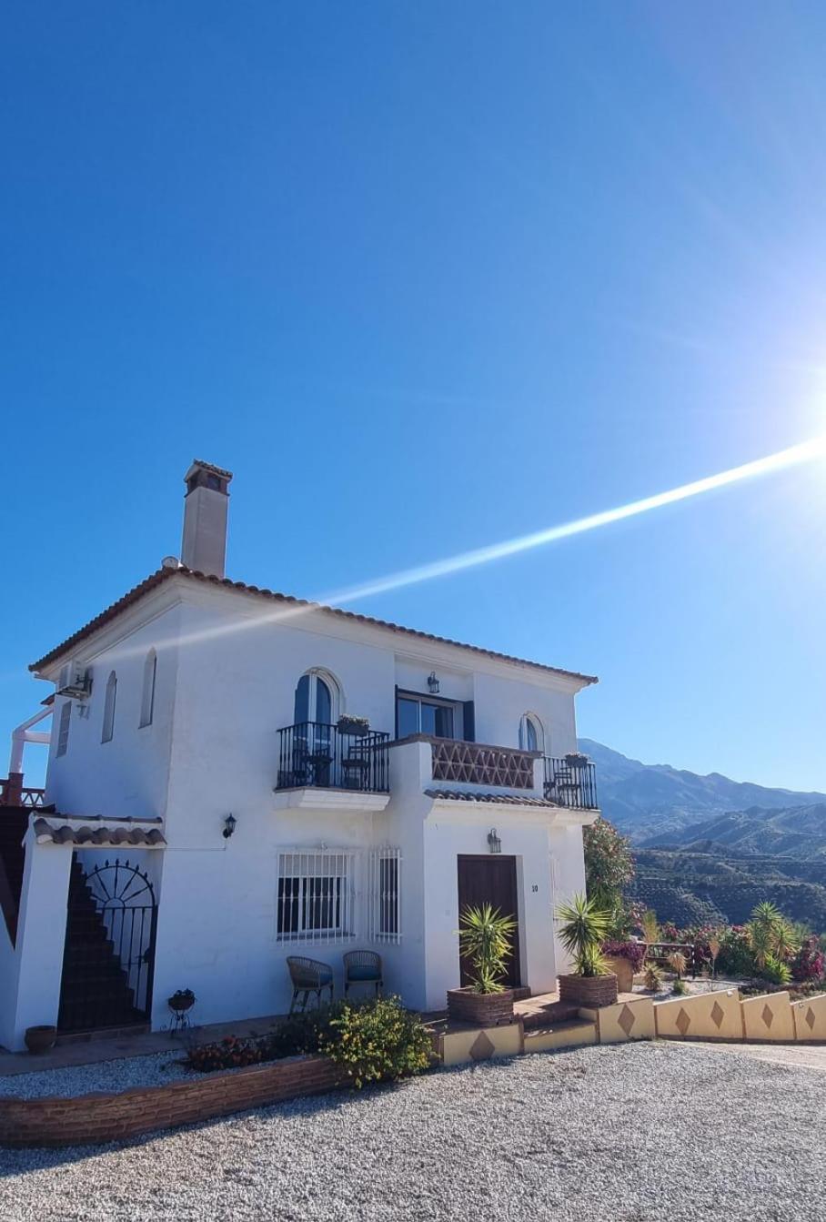 La Vista Vinuela Bed & Breakfast Exterior photo