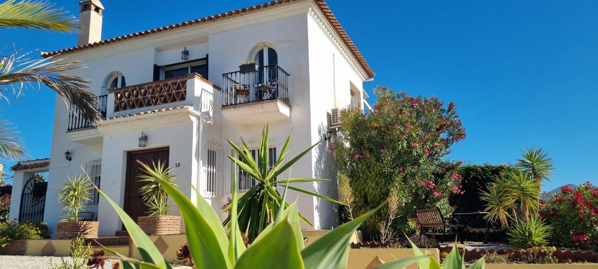 La Vista Vinuela Bed & Breakfast Exterior photo