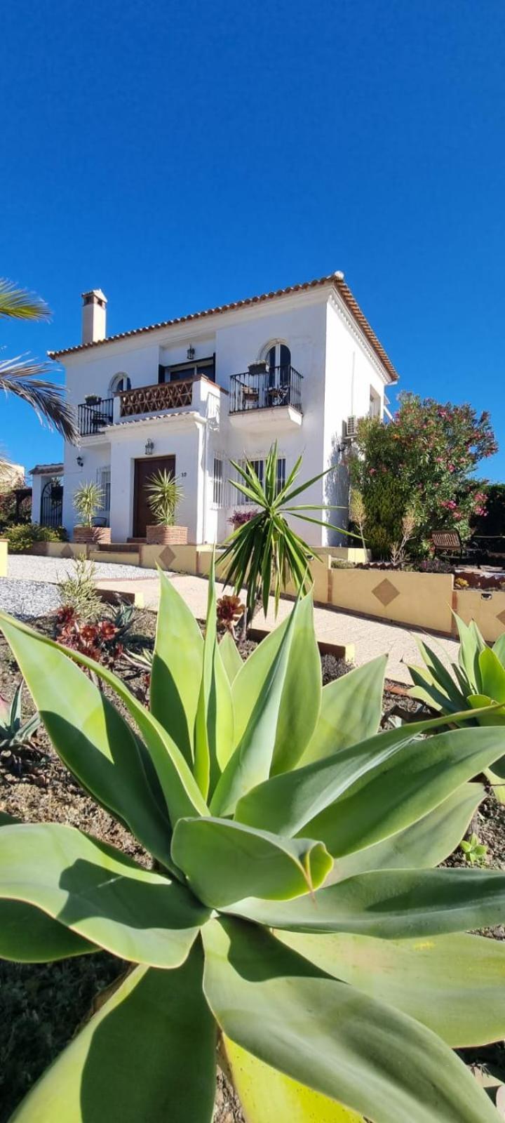 La Vista Vinuela Bed & Breakfast Exterior photo